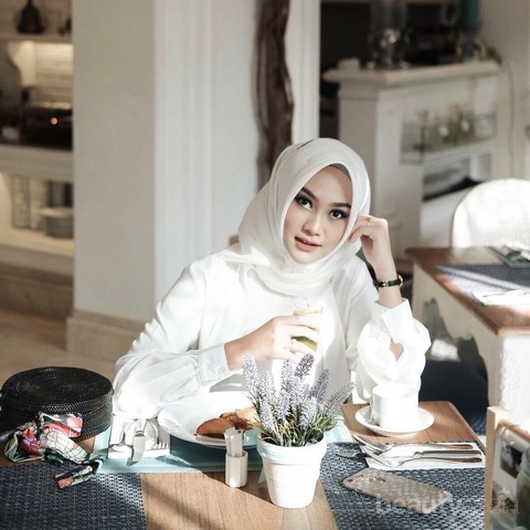 Detail Gambar Wanita Cantik Berhijab Nomer 51