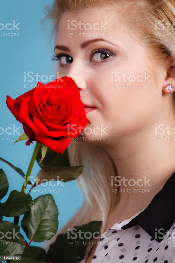 Detail Gambar Wanita Dan Bunga Mawar Nomer 29