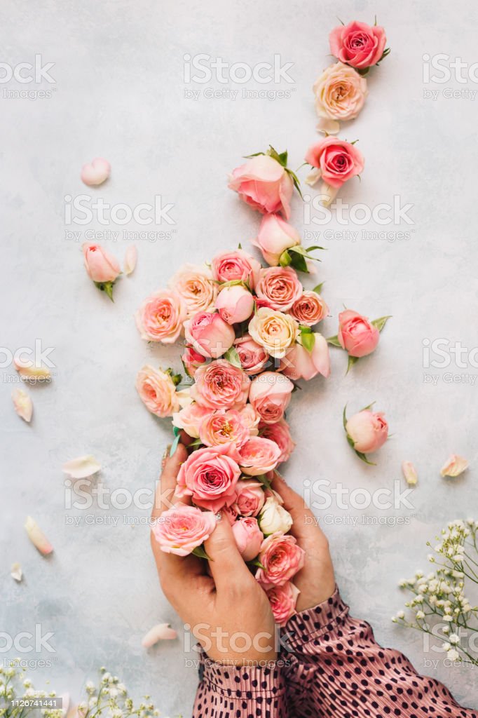 Detail Gambar Wanita Dan Bunga Mawar Nomer 36