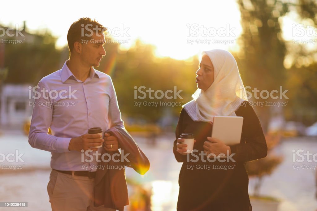 Detail Gambar Wanita Dan Pria Muslim Nomer 16