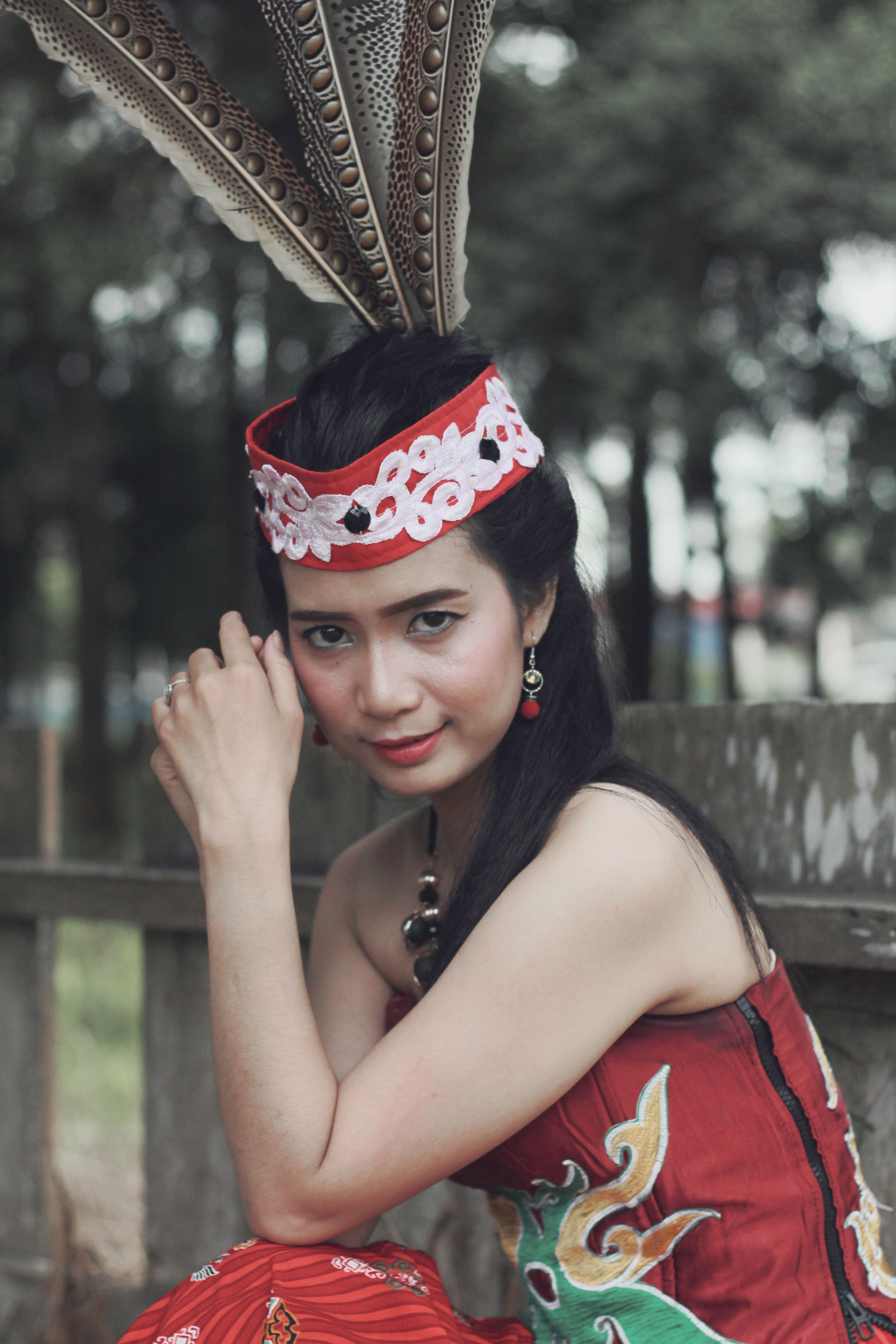 Detail Gambar Wanita Dayak Nomer 2