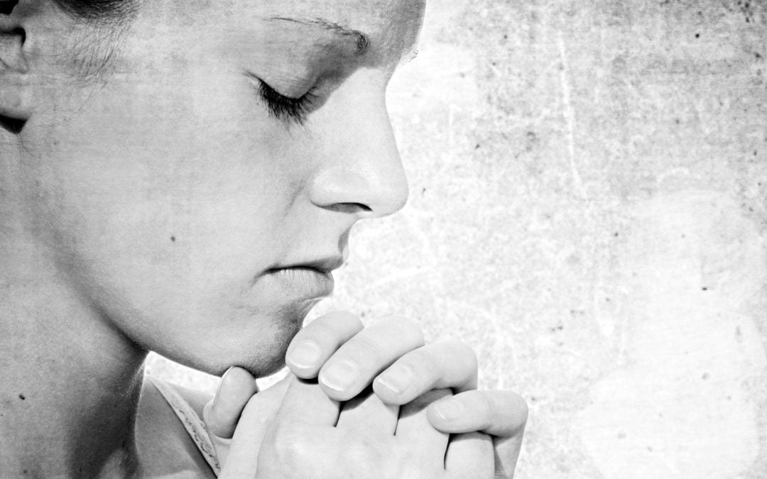 Detail Gambar Wanita Kristen Berdoa Nomer 40
