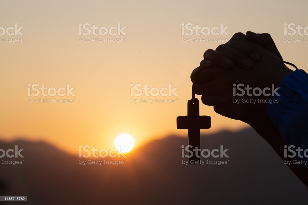 Detail Gambar Wanita Kristen Berdoa Nomer 10
