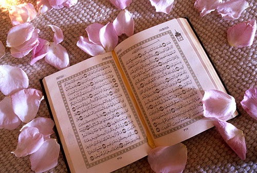 Detail Gambar Wanita Membaca Al Quran Nomer 32