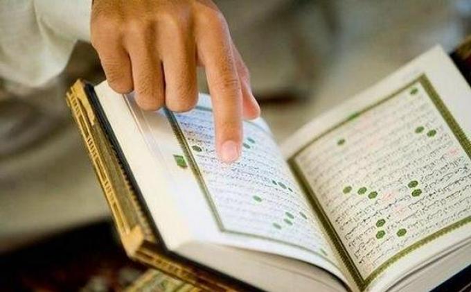 Detail Gambar Wanita Membaca Al Quran Nomer 50