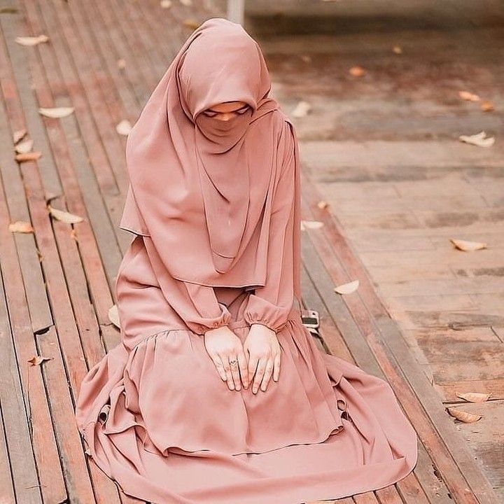 Download Gambar Wanita Muslim Pakai Pensil Nomer 50