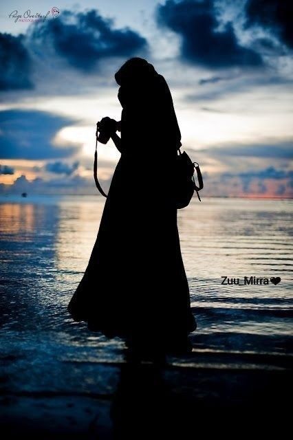 Detail Gambar Wanita Muslimah Di Pantai Nomer 36