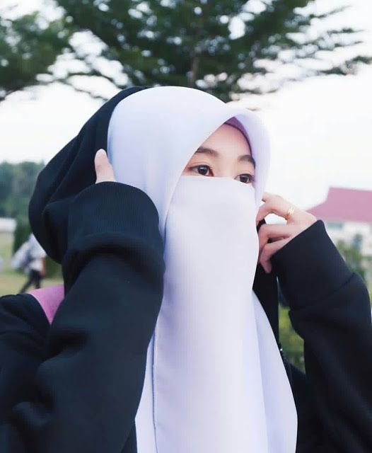 Detail Gambar Wanita Muslimah Menangis Nomer 35