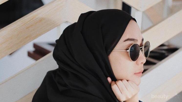 Detail Gambar Wanita Pakai Kacamata Hitam Nomer 32