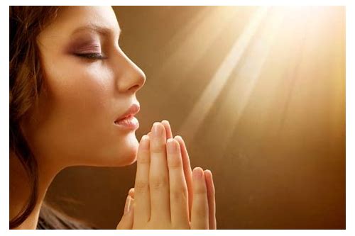 Detail Gambar Wanita Sedang Berdoa Nomer 52