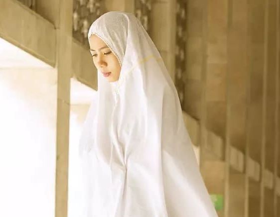 Detail Gambar Wanita Sholat Nomer 11