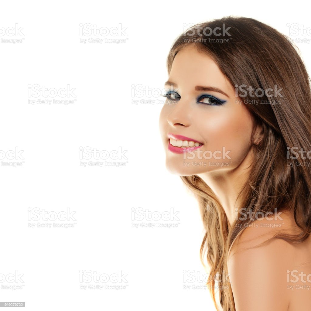 Detail Gambar Wanita Tersenyum Bahagia Nomer 9