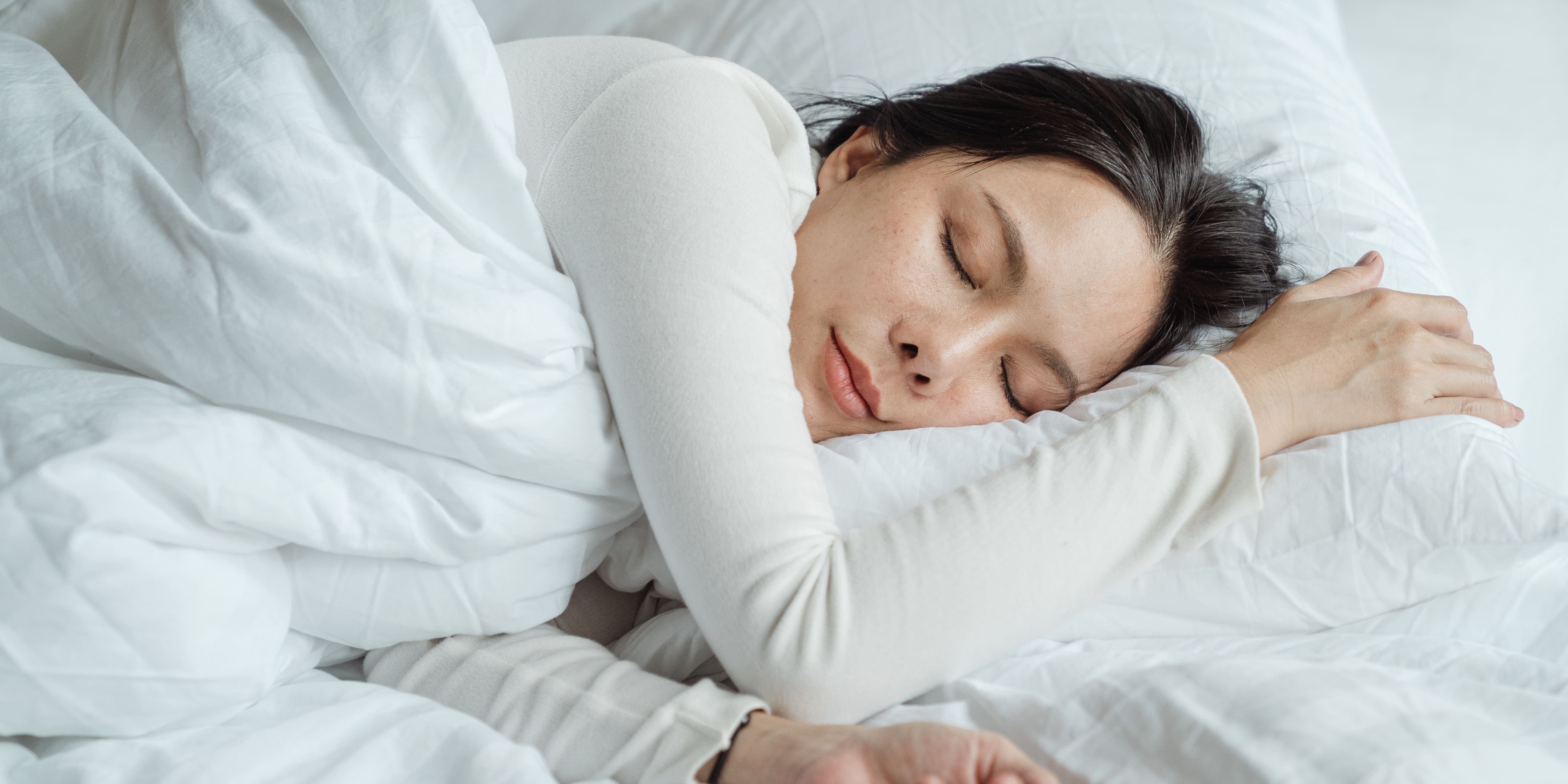 Detail Gambar Wanita Tidur Nomer 28