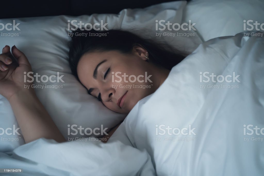 Detail Gambar Wanita Tidur Nomer 49