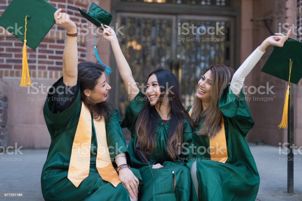 Detail Gambar Wanita Wisuda Nomer 39