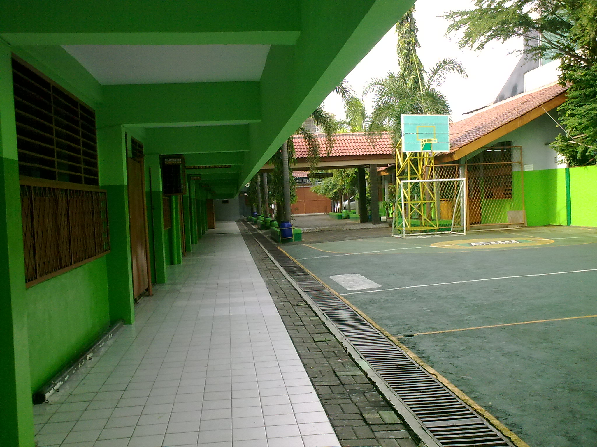 Detail Gambar Warna Gedung Sekolah Nomer 19