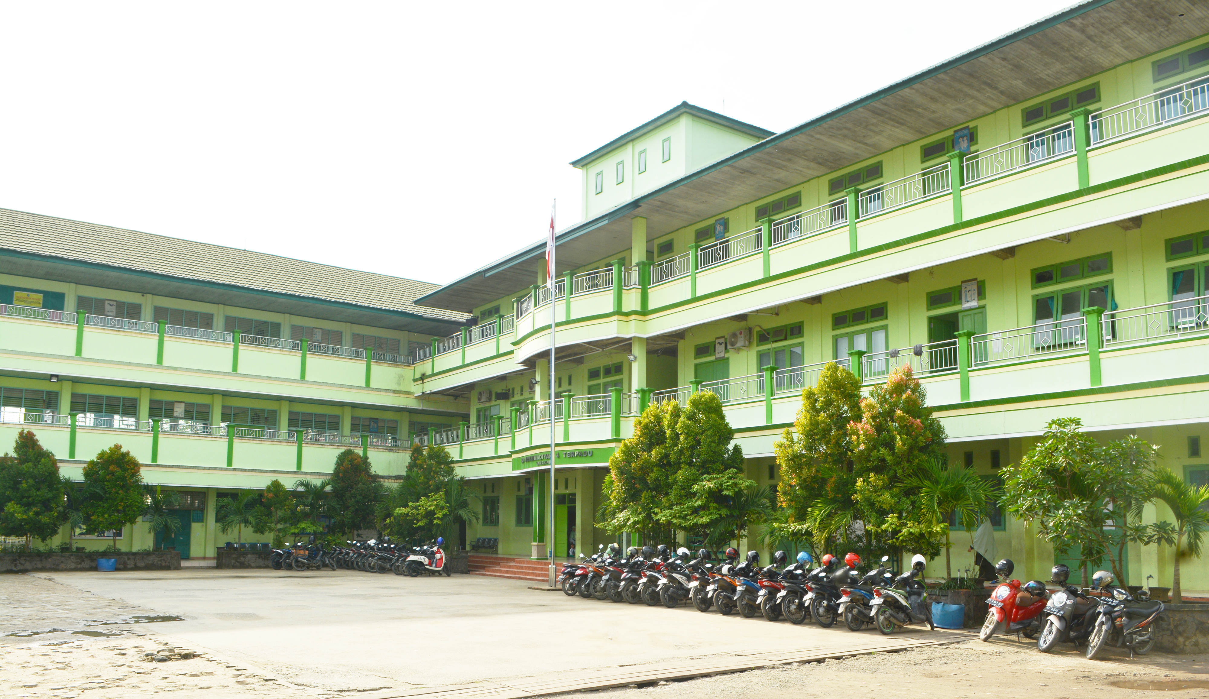 Detail Gambar Warna Gedung Sekolah Nomer 5