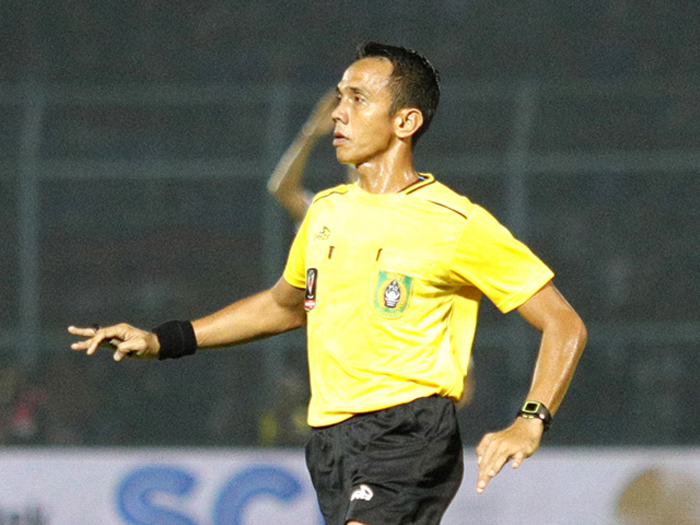 Detail Gambar Wasit Sepak Bola Nomer 11