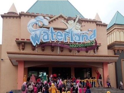 Detail Gambar Waterland Mojokerto Nomer 30