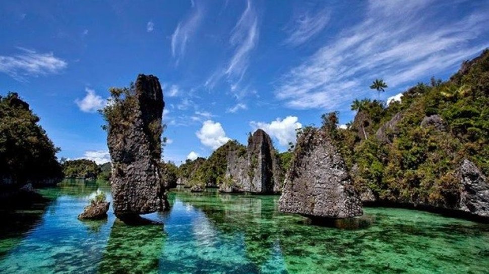 Detail Gambar Wisata Alam Di Raja Ampat Nomer 20