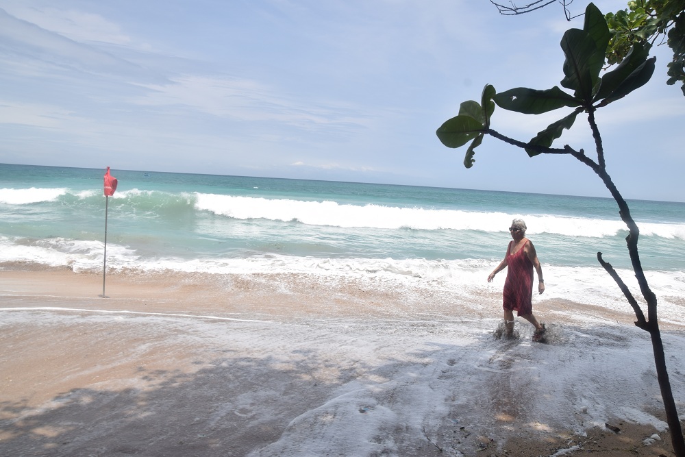 Detail Gambar Wisatawan Di Pantai Kute Bali Nomer 49