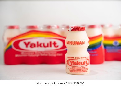 Detail Gambar Yakult Nomer 43