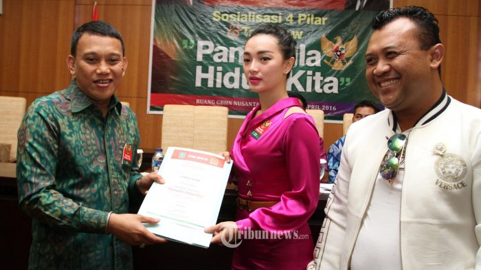 Detail Gambar Zaskia Gotik Duta Pancasila Nomer 4