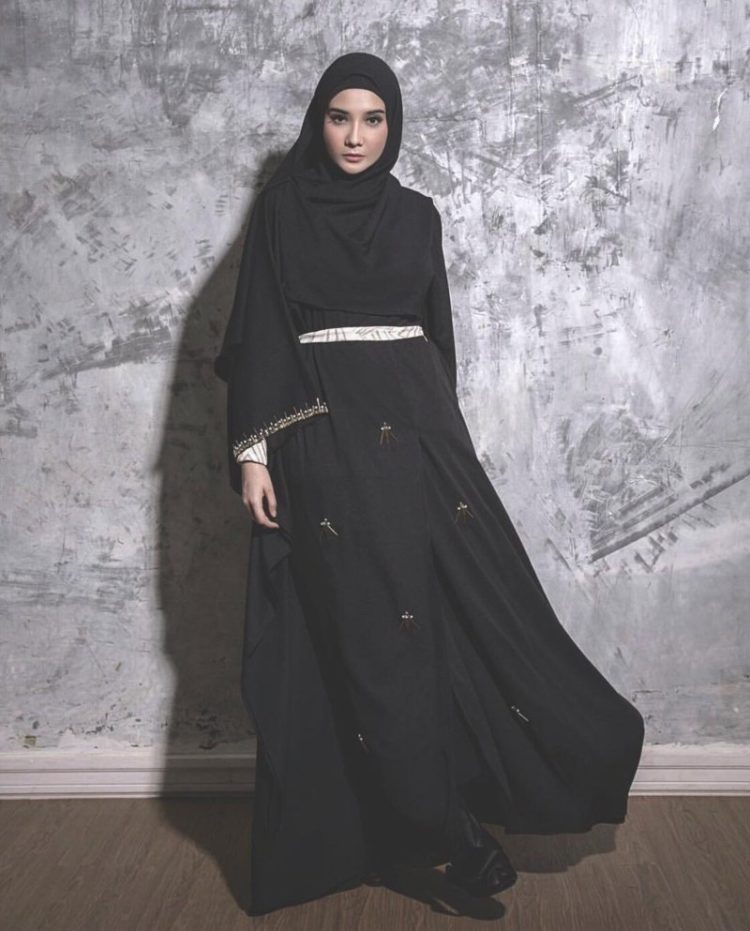 Detail Gamis Hitam Polos Elegan Nomer 16