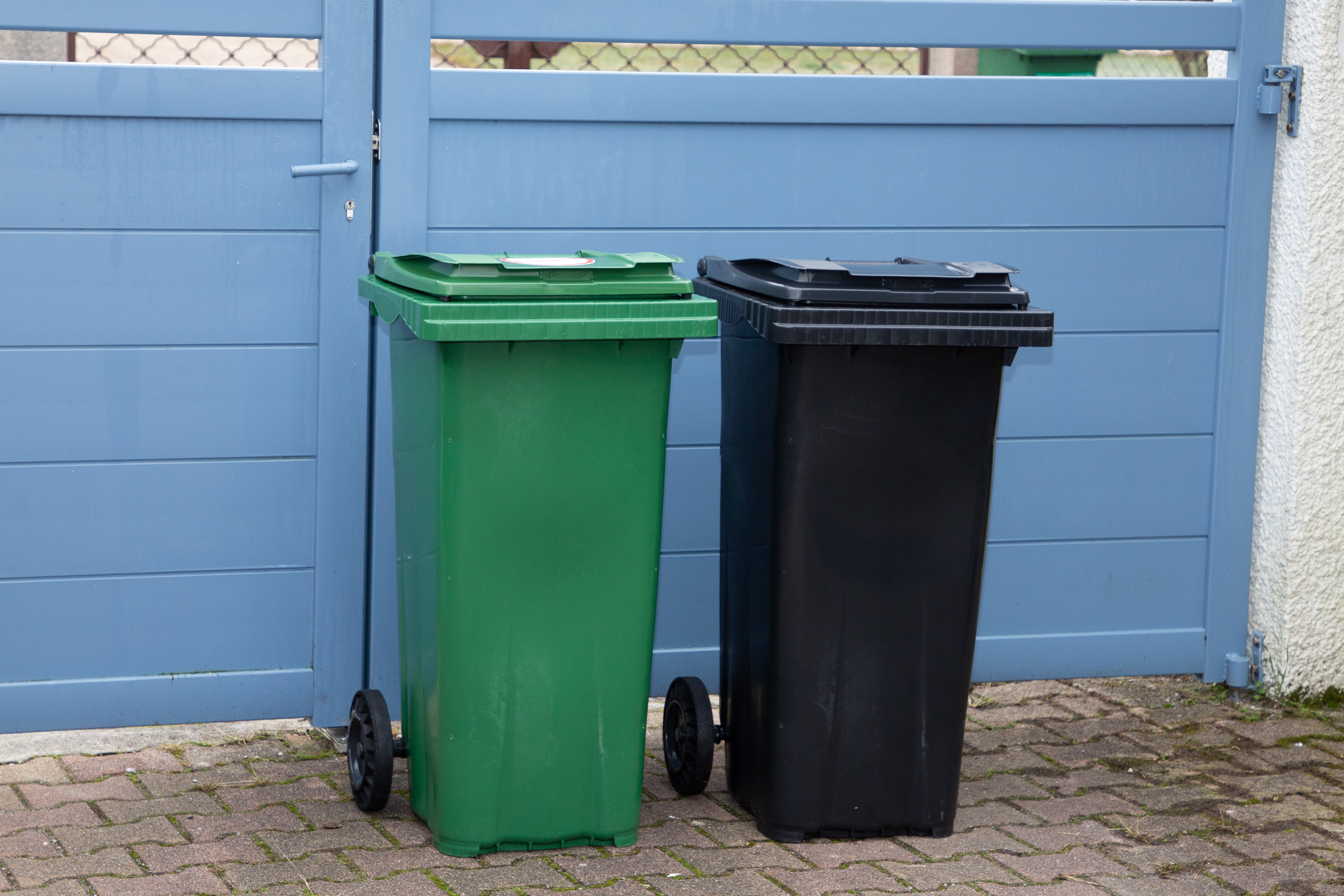 Detail Garbage Can Image Nomer 16