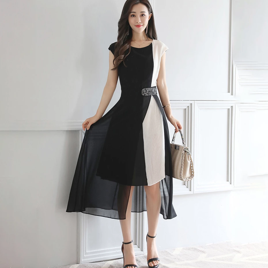Detail Gaun Hitam Putih Nomer 9