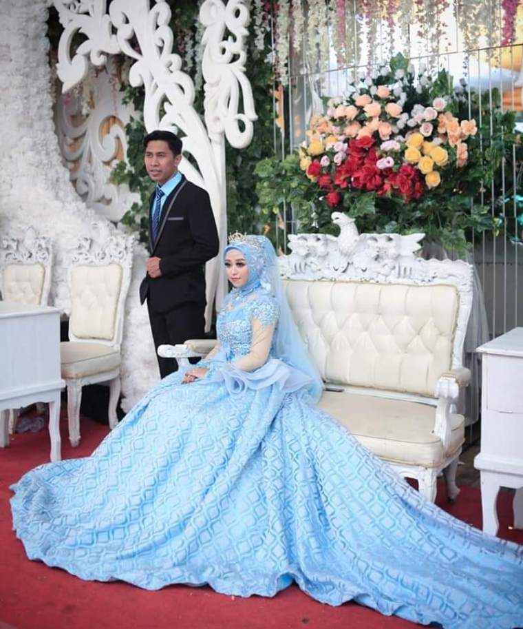 Detail Gaun Pengantin Biru Nomer 58