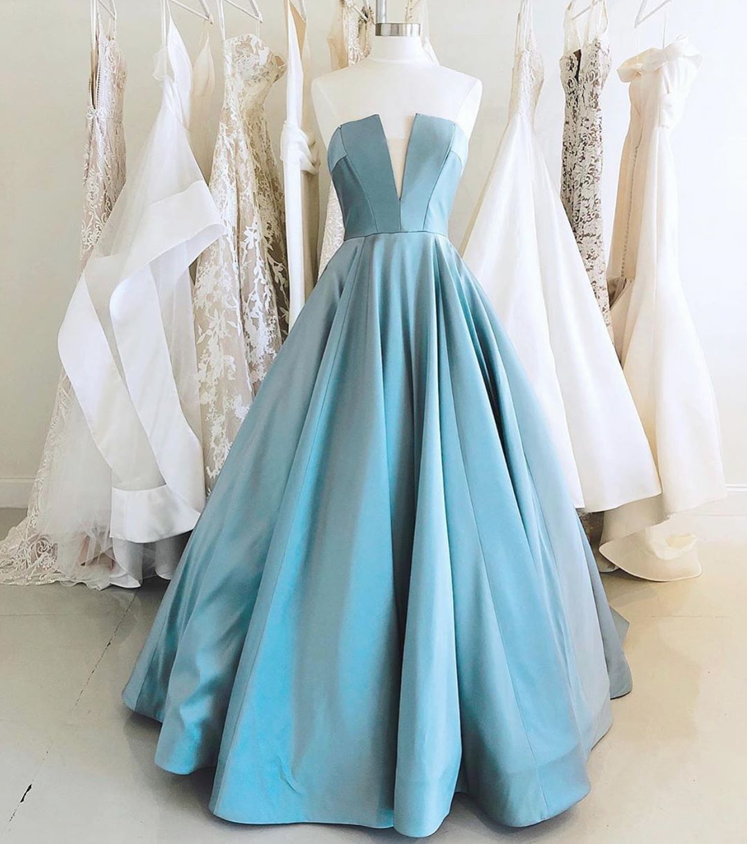 Detail Gaun Pengantin Biru Langit Nomer 14