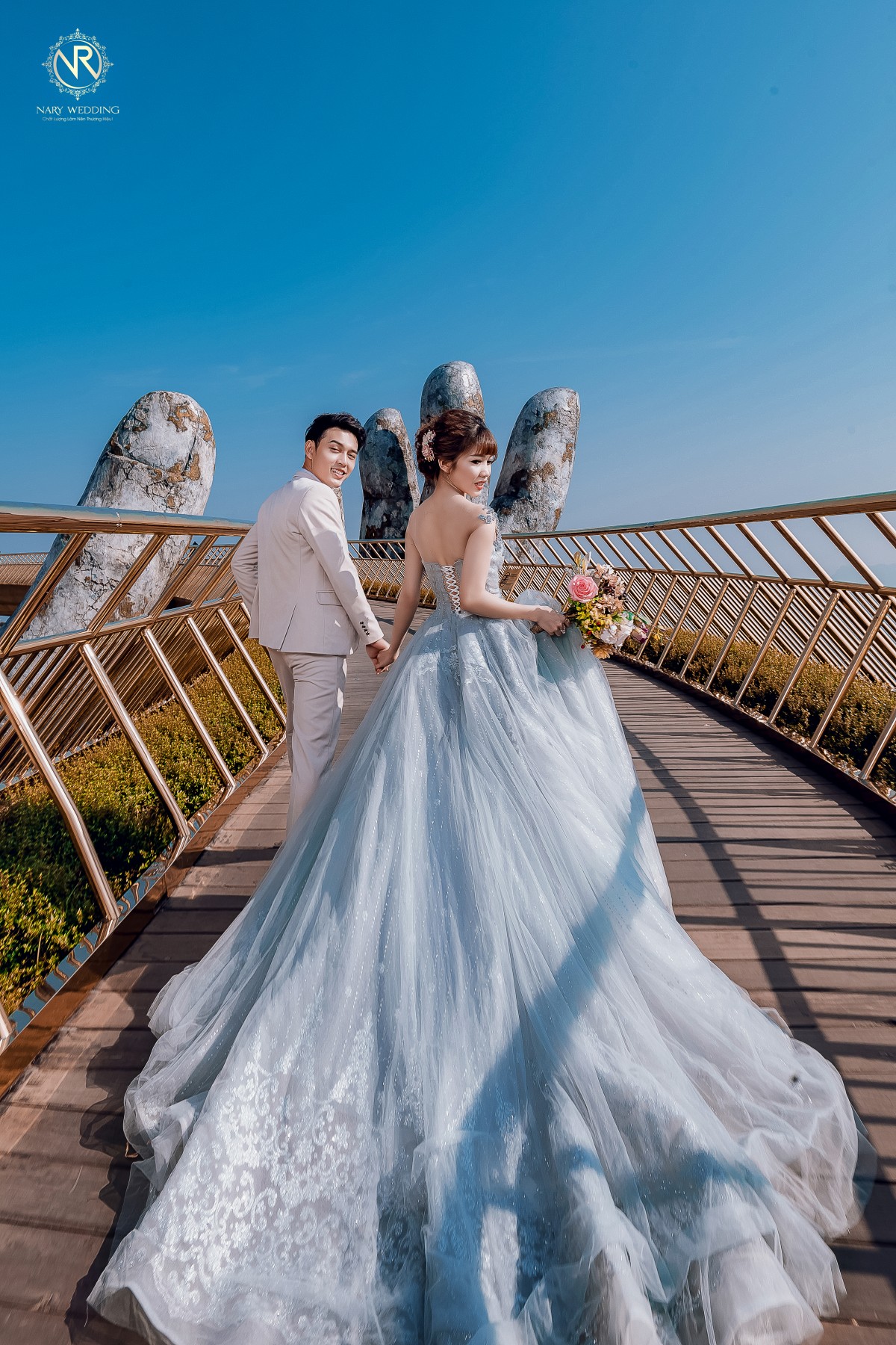 Detail Gaun Pengantin Biru Langit Nomer 27