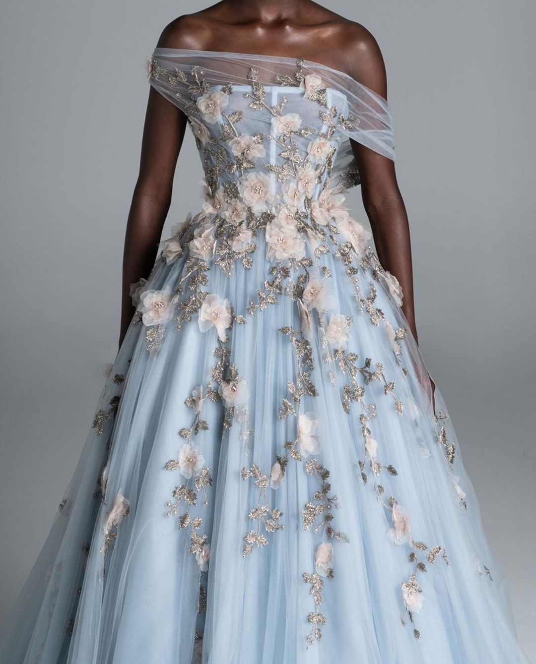 Detail Gaun Pengantin Biru Langit Nomer 33