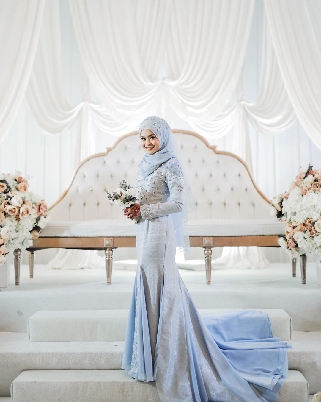 Detail Gaun Pengantin Biru Langit Nomer 42