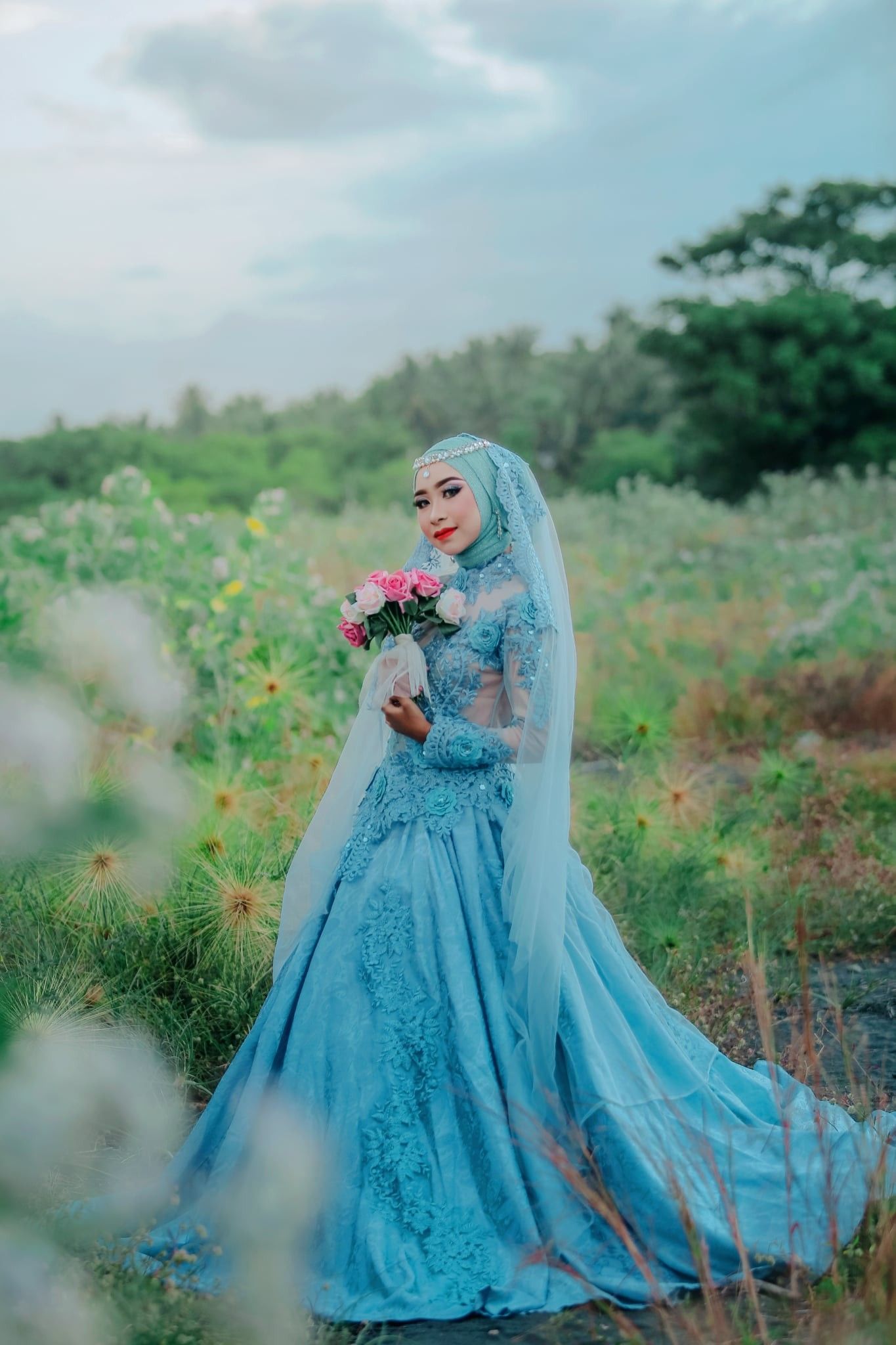 Detail Gaun Pengantin Biru Langit Nomer 8
