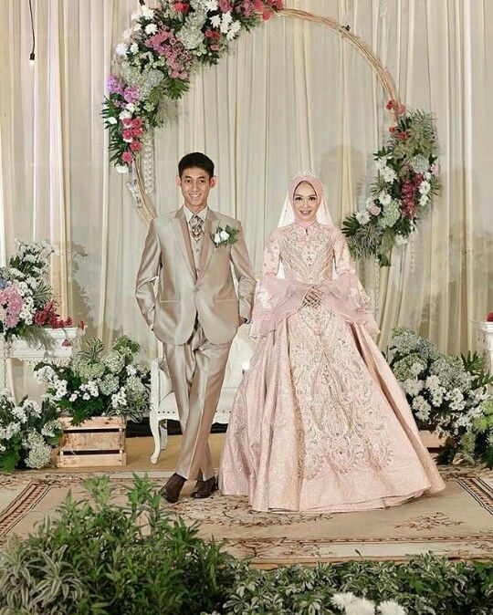 Detail Gaun Pengantin Merah Hijab Nomer 44