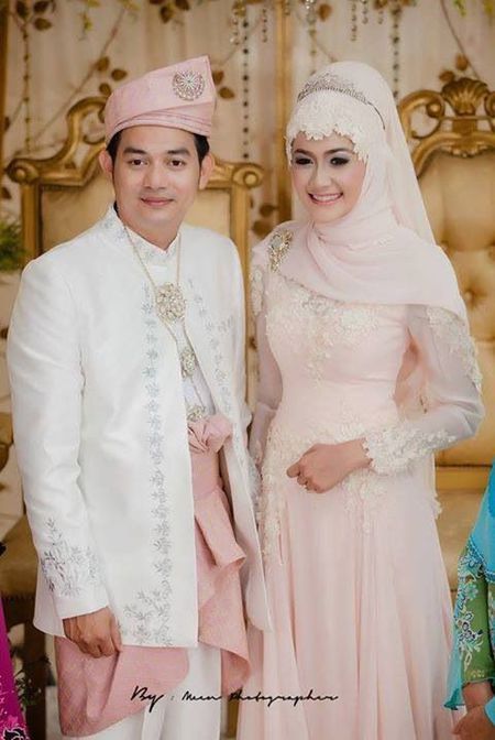 Detail Gaun Pengantin Merah Hijab Nomer 53