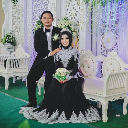 Detail Gaun Pengantin Merah Hitam Nomer 27