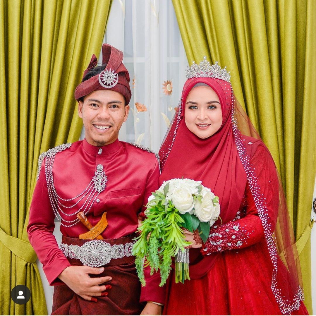 Detail Gaun Pengantin Merah Hitam Nomer 48