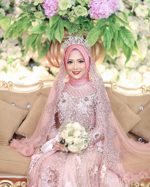 Detail Gaun Pengantin Muslimah Modern Warna Pink Nomer 3