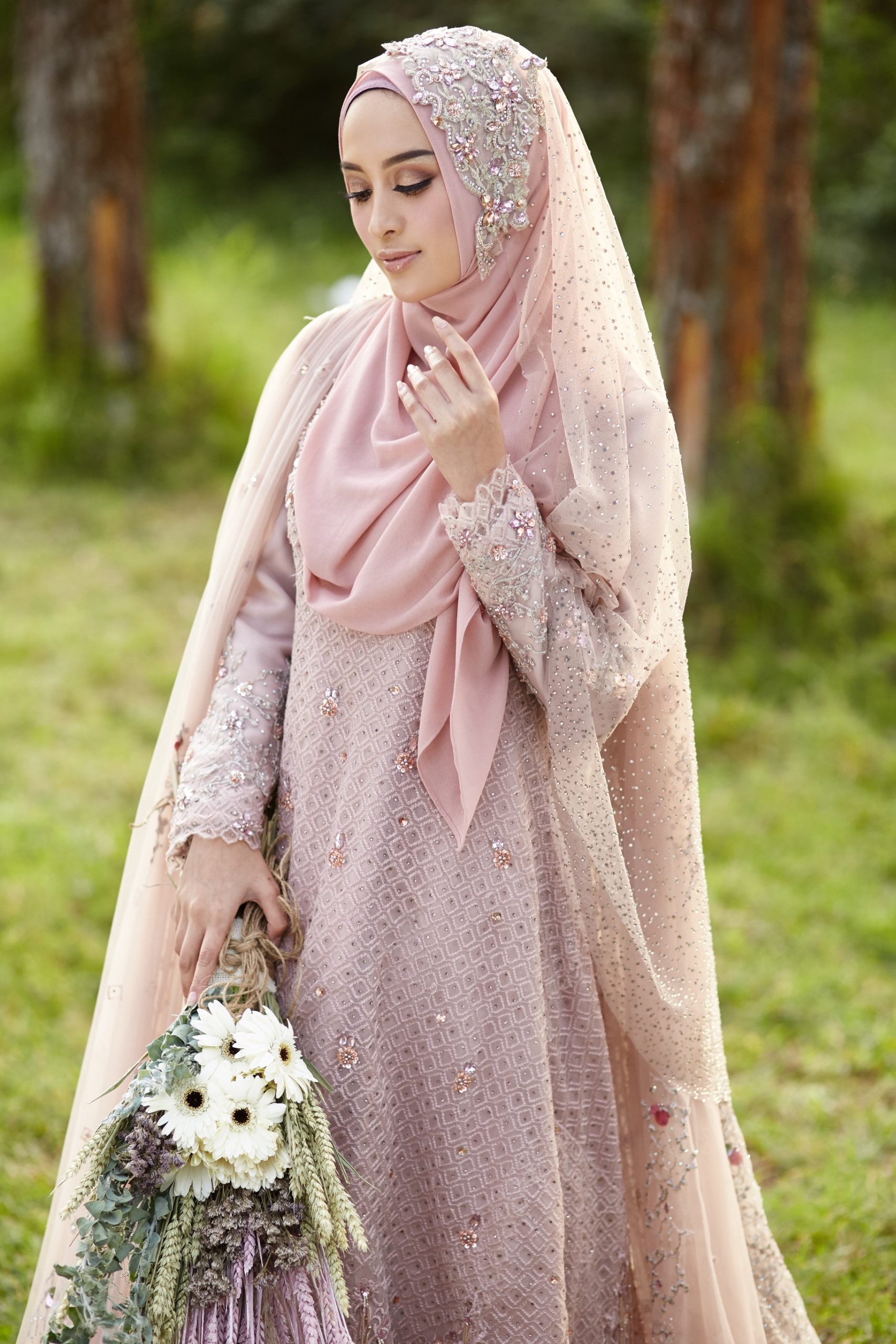 Detail Gaun Pengantin Muslimah Modern Warna Pink Nomer 45
