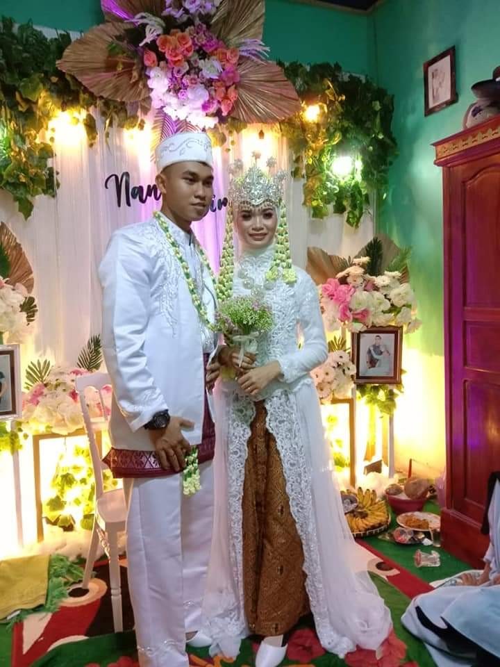 Detail Gaun Pengantin Pria Dan Wanita Nomer 39