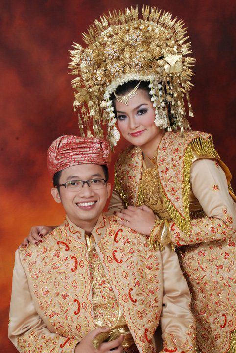 Detail Gaun Pengantin Pria Dan Wanita Nomer 9