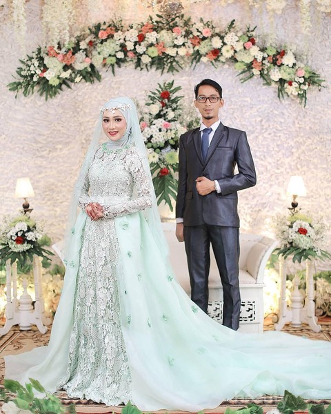 Detail Gaun Pengantin Warna Hijau Mint Nomer 15