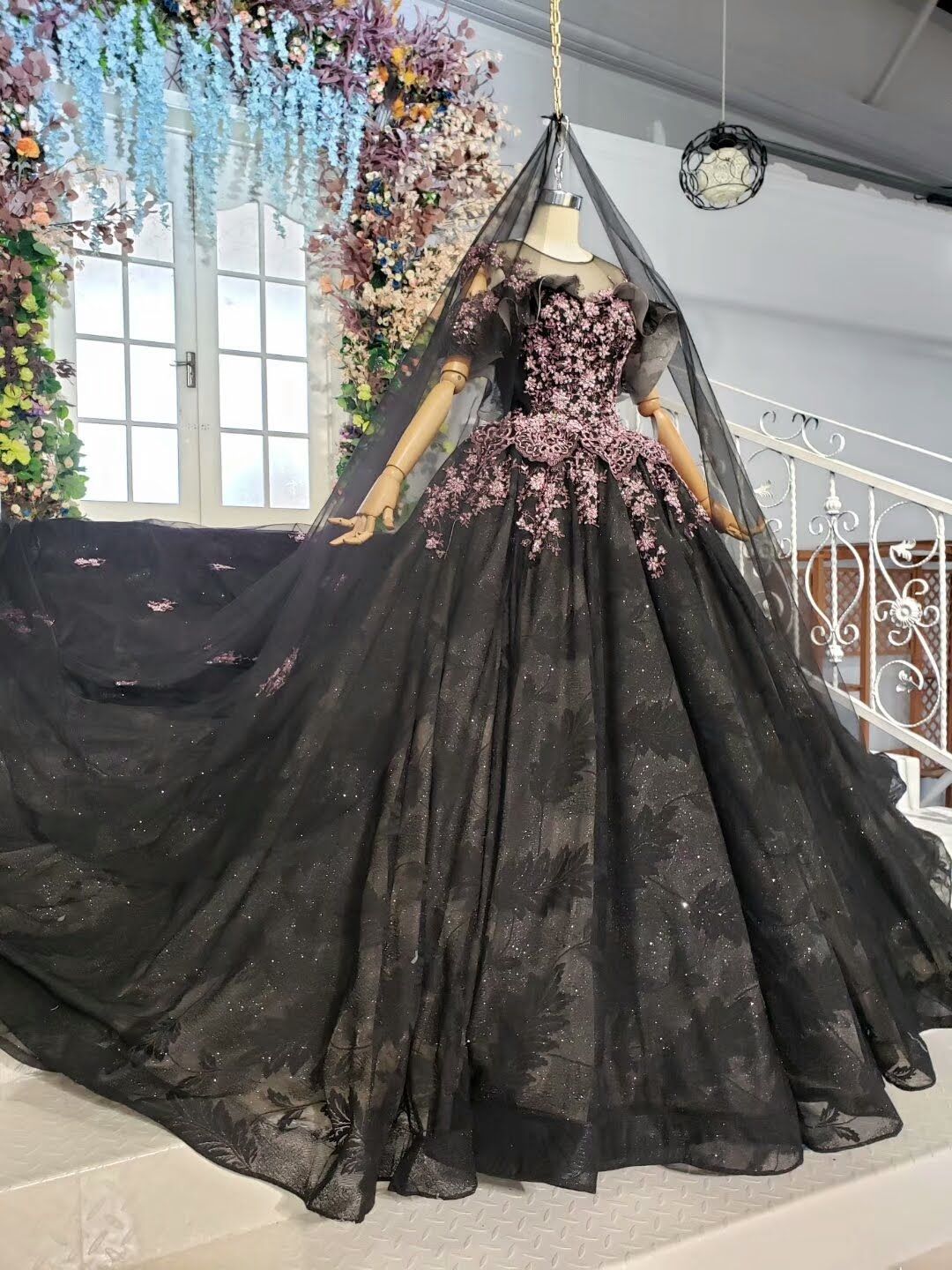 Detail Gaun Pernikahan Warna Hitam Nomer 5