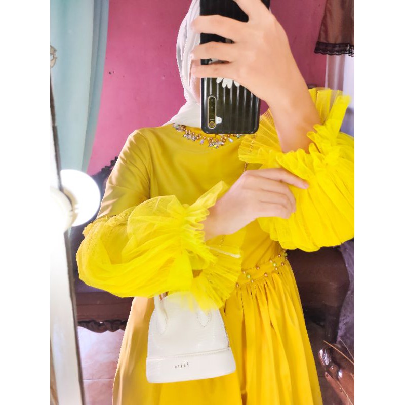 Detail Gaun Warna Kuning Nomer 17