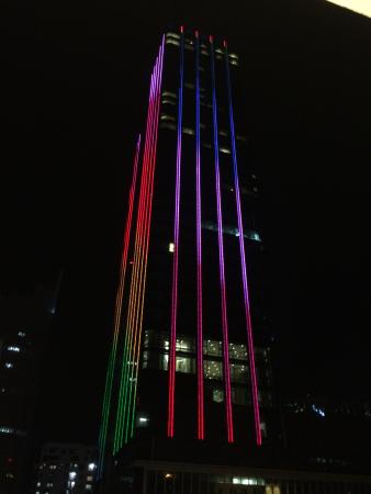 Detail Gedung Di Malam Hari Nomer 5