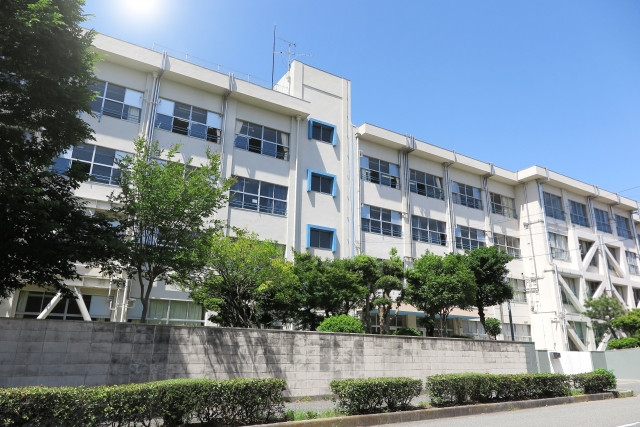 Gedung Sekolah Di Jepang - KibrisPDR