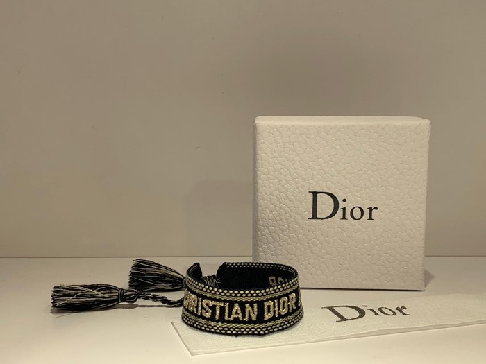 Detail Gelang Christian Dior Nomer 2